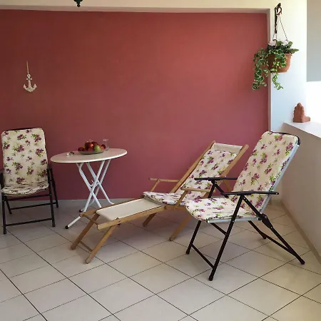 Vasiliki's Under The Castle Apartment *