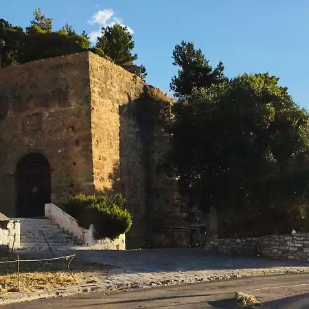 Vasiliki's Under The Castle Apartment *